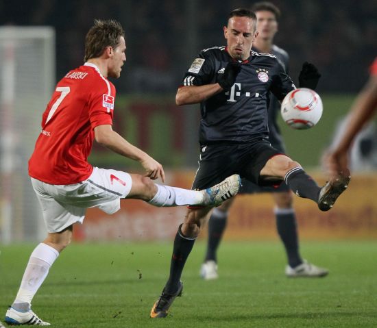 胡梅尔斯11分钟直红 十人罗马遭毕尔巴鄂竞技逆转