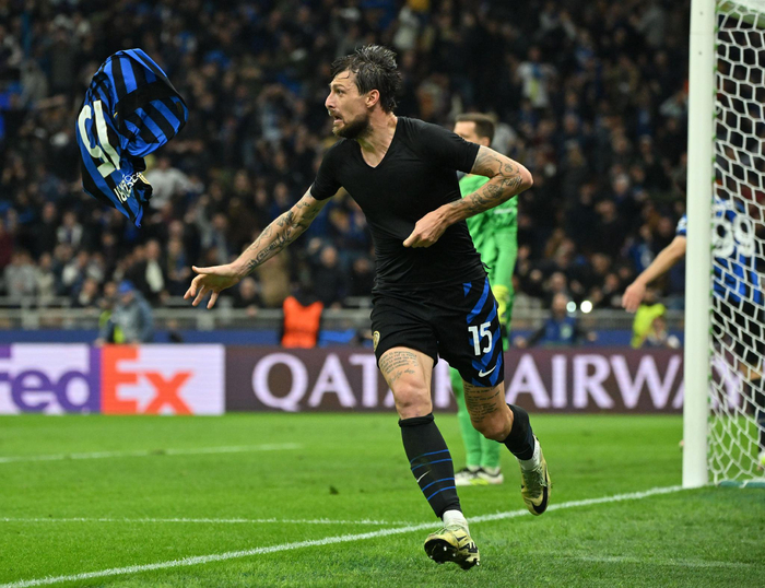 阿隆森助攻 勒温劲射扳平比分